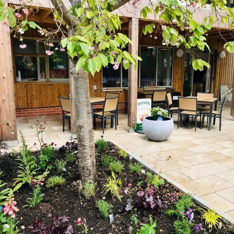 Hopkins'-cafe-patio